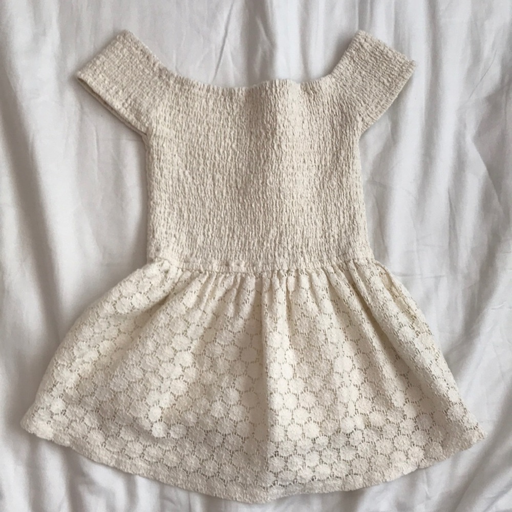 hollister creme colored off the shoulder shirt